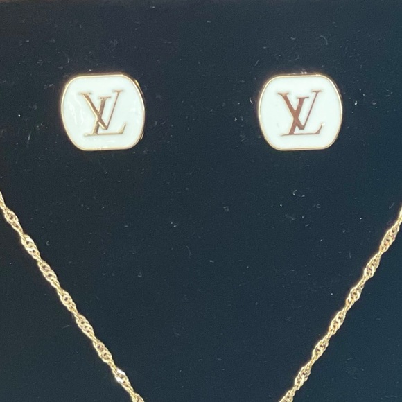 Louis Vuitton Button and Charm - Picture 5 of 5